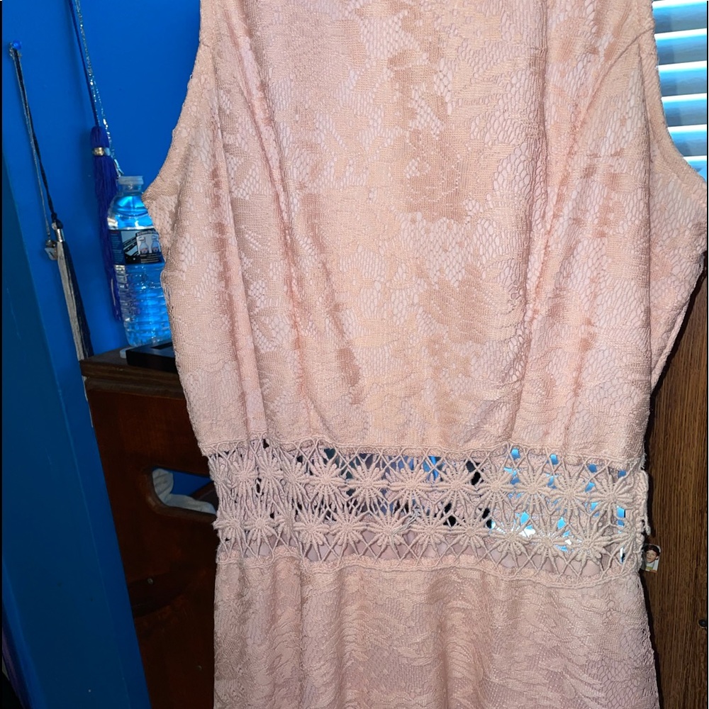 Dress - Picture 4 of 8